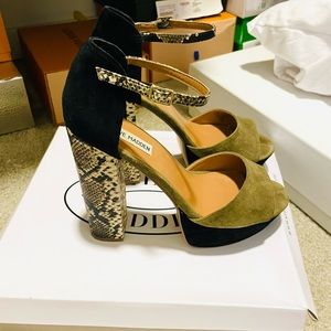 Steve Madden wedge sandals size 9.5